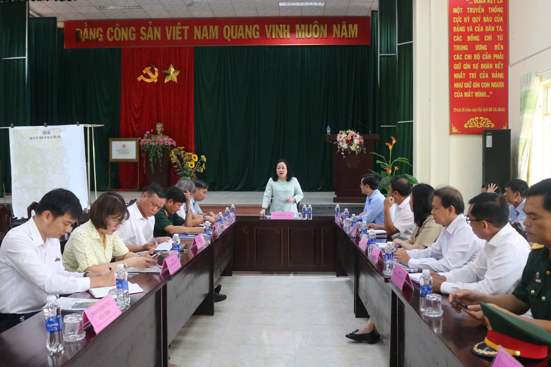Đồng chí Cao Thị Hòa An đánh giá cao sự chủ động chuẩn bị của các địa phương. Ảnh: HÀ MY